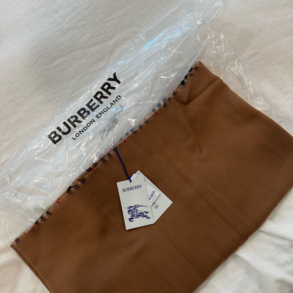 Burberry Beige and Plaid Wool Garment - Picture 3 of 5